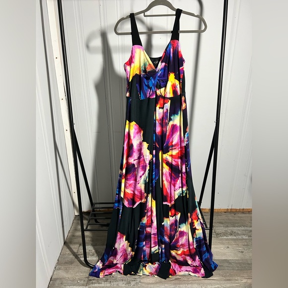 IGIGI Floral Dress - Picture 2 of 5